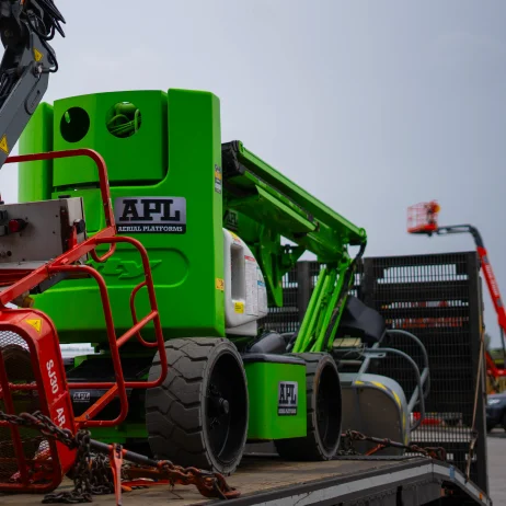 Electric boom lift