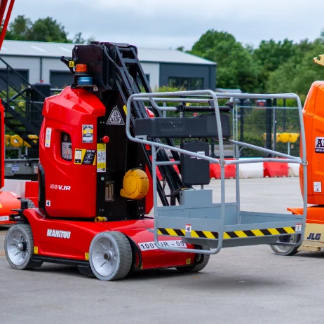 Manitou Mast Boom Lift